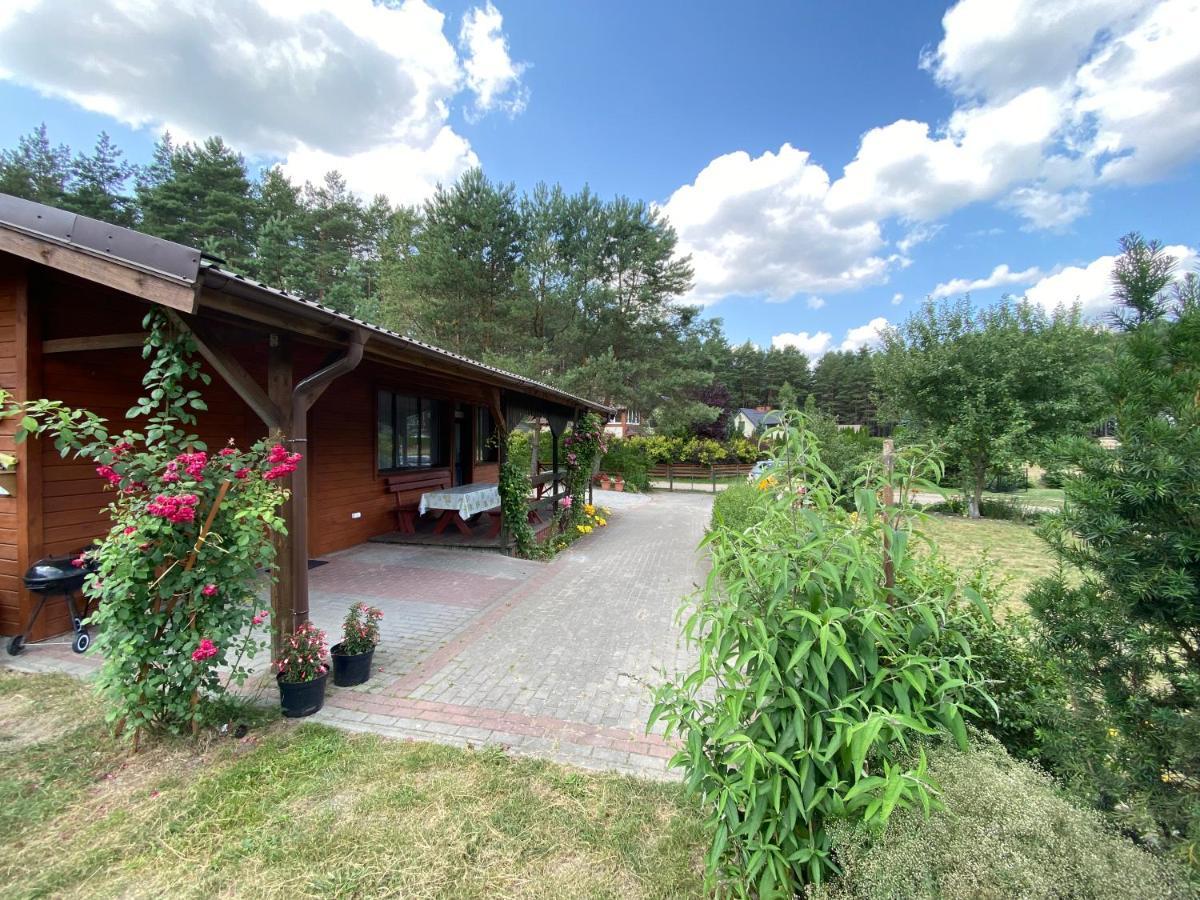 Domek Letniskowy Nad Jeziorem Wiejskim Lakie Buitenkant foto